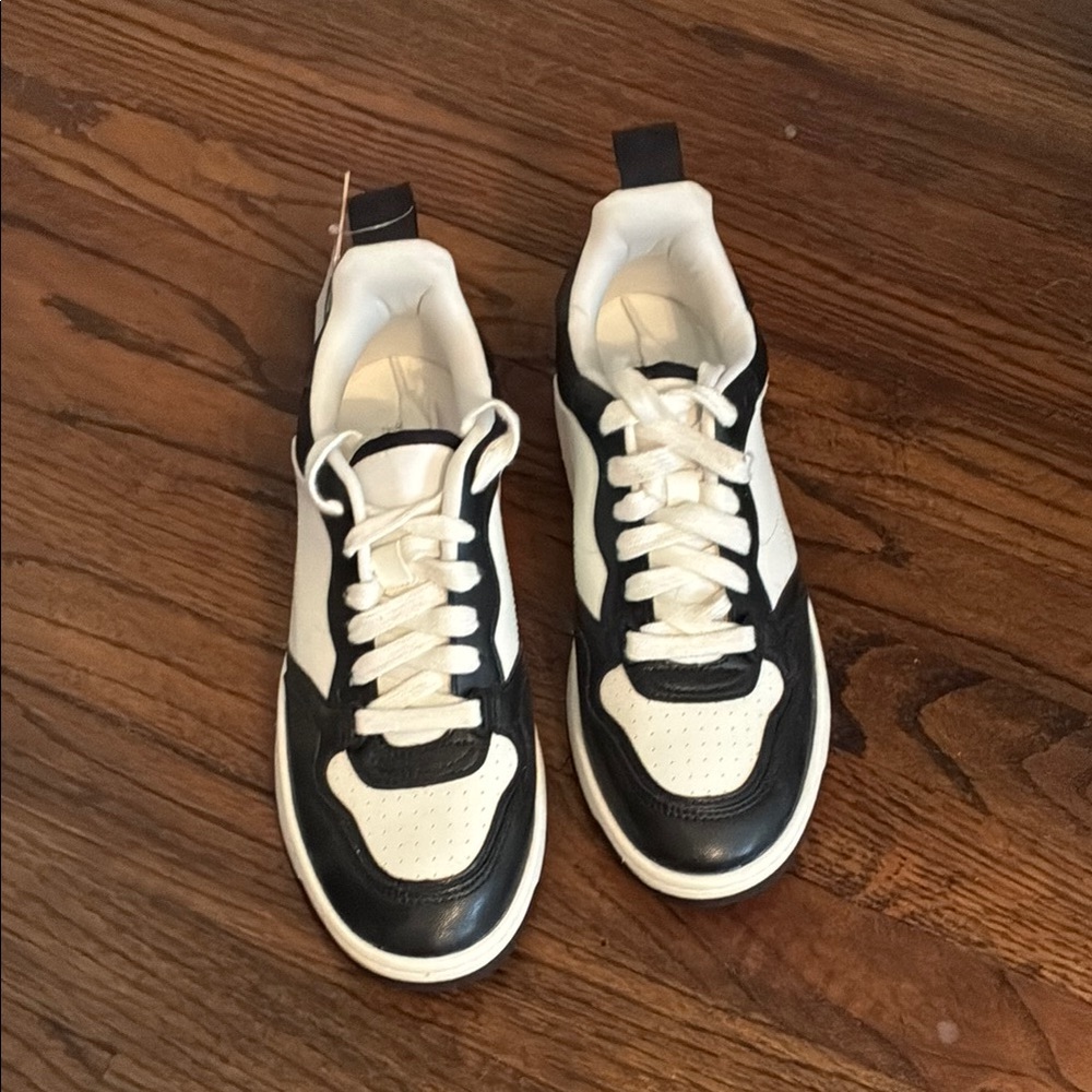 Women’s Black and White Casual Sneakers